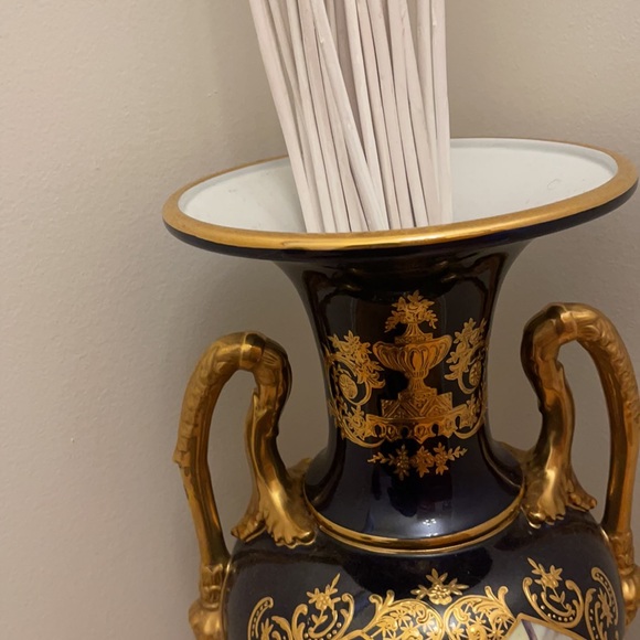 Vase - Picture 5 of 9